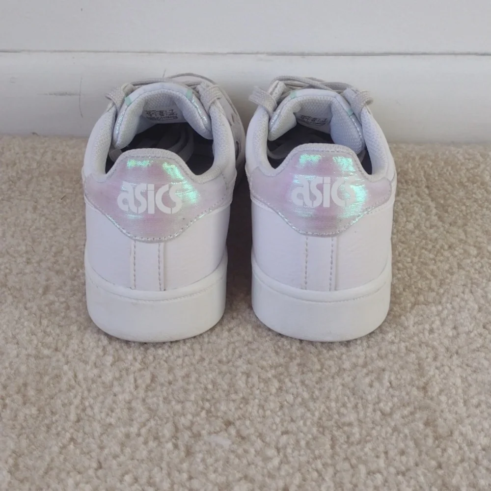 Women's Asics size 7 color white court shoe - Picture 5 of 6